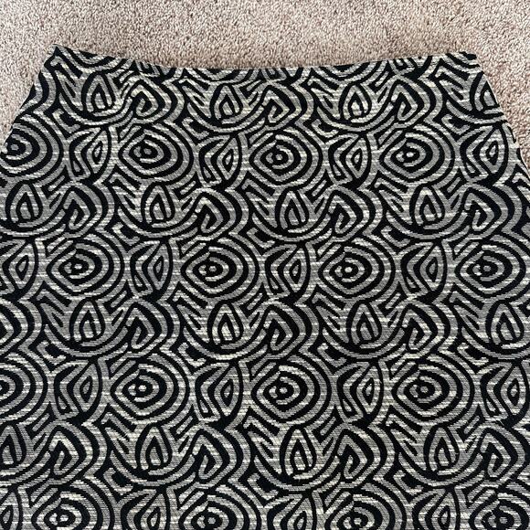 St. John Pencil Skirt Jacquard Geometric Black Tan 8 Career Office Quiet Luxury - Picture 2 of 10